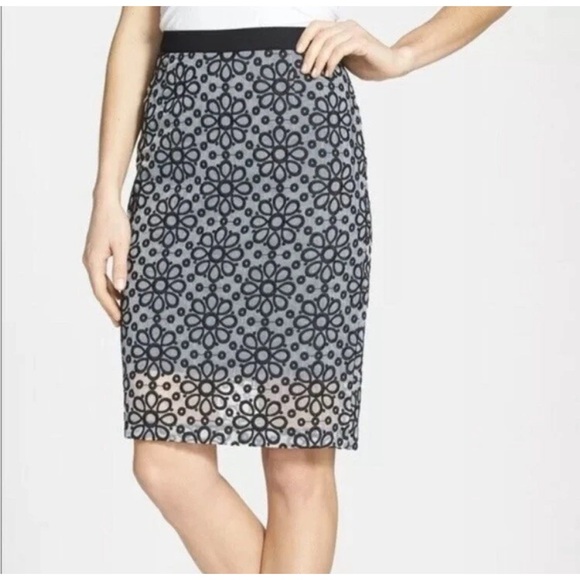 Halogen Sheer Overlay Pencil Skirt Gray White Lace SIZE 4 Embroidered Flowers - Picture 5 of 9